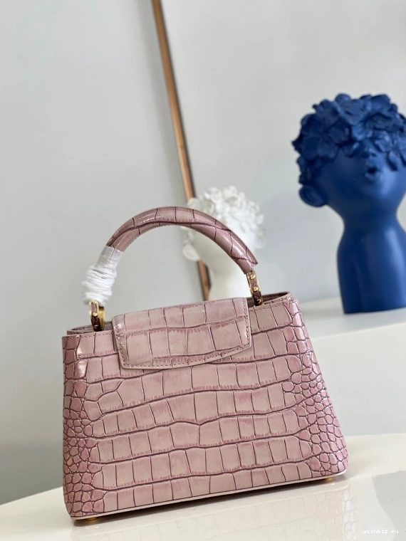 WIS CAPUCINES BB VUITTON LOUIS 0308